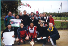 Photo souvenir avec les joueurs du CS Sedan Ardennes Mansour BOUTABOUT et David DUCOURTIOUX et l'ex-gardien de but Nicolas SACHY